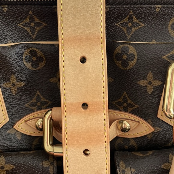 Authentic LV Monogram Manhattan GM - Picture 12 of 14